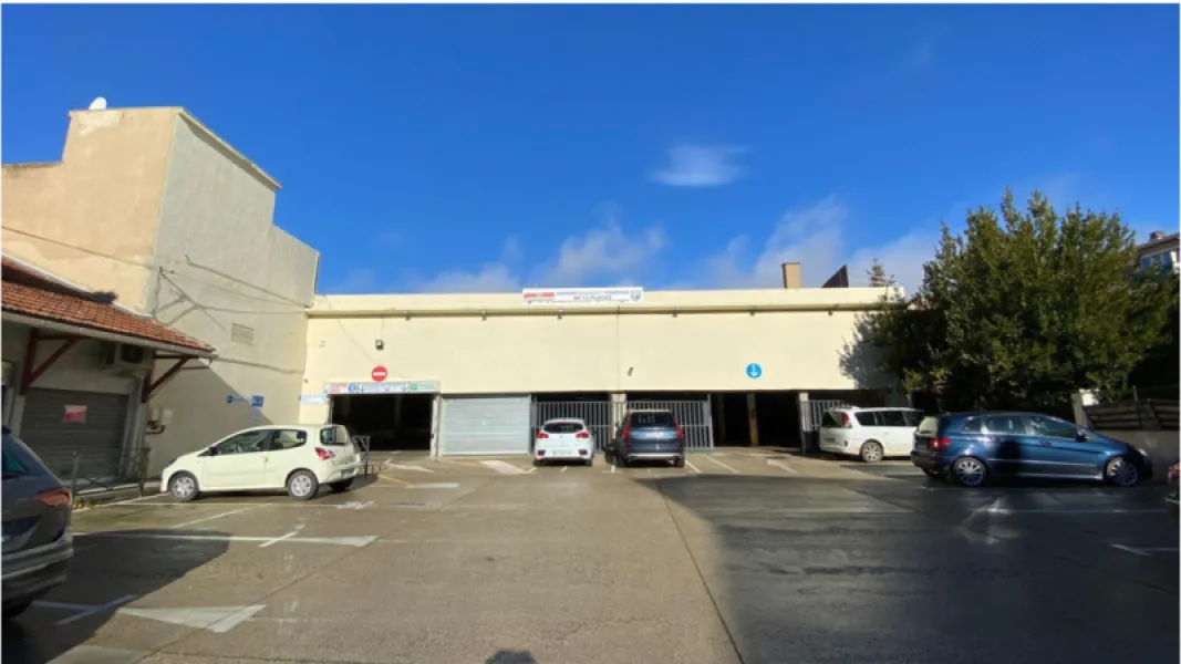 Ensemble Immobilier Polyvalent d'environ 4050 m² à APT