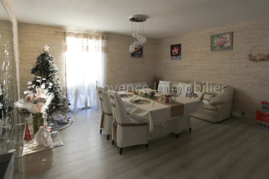 Single-storey villa in Caromb, 5 rooms, 140 m2 with swimming pool
