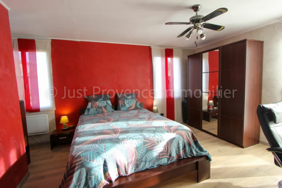 Single-storey villa in Caromb, 5 rooms, 140 m2 with swimming pool