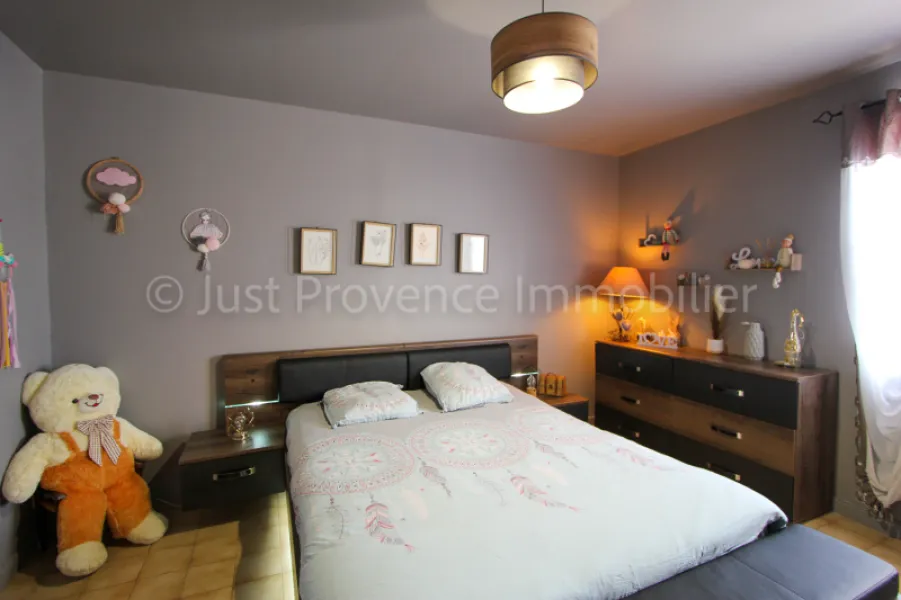 Single-storey villa in Caromb, 5 rooms, 140 m2 with swimming pool