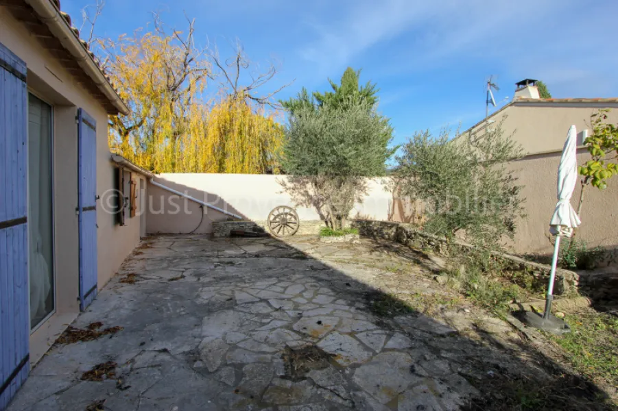 Single-storey villa in Caromb, 5 rooms, 140 m2 with swimming pool